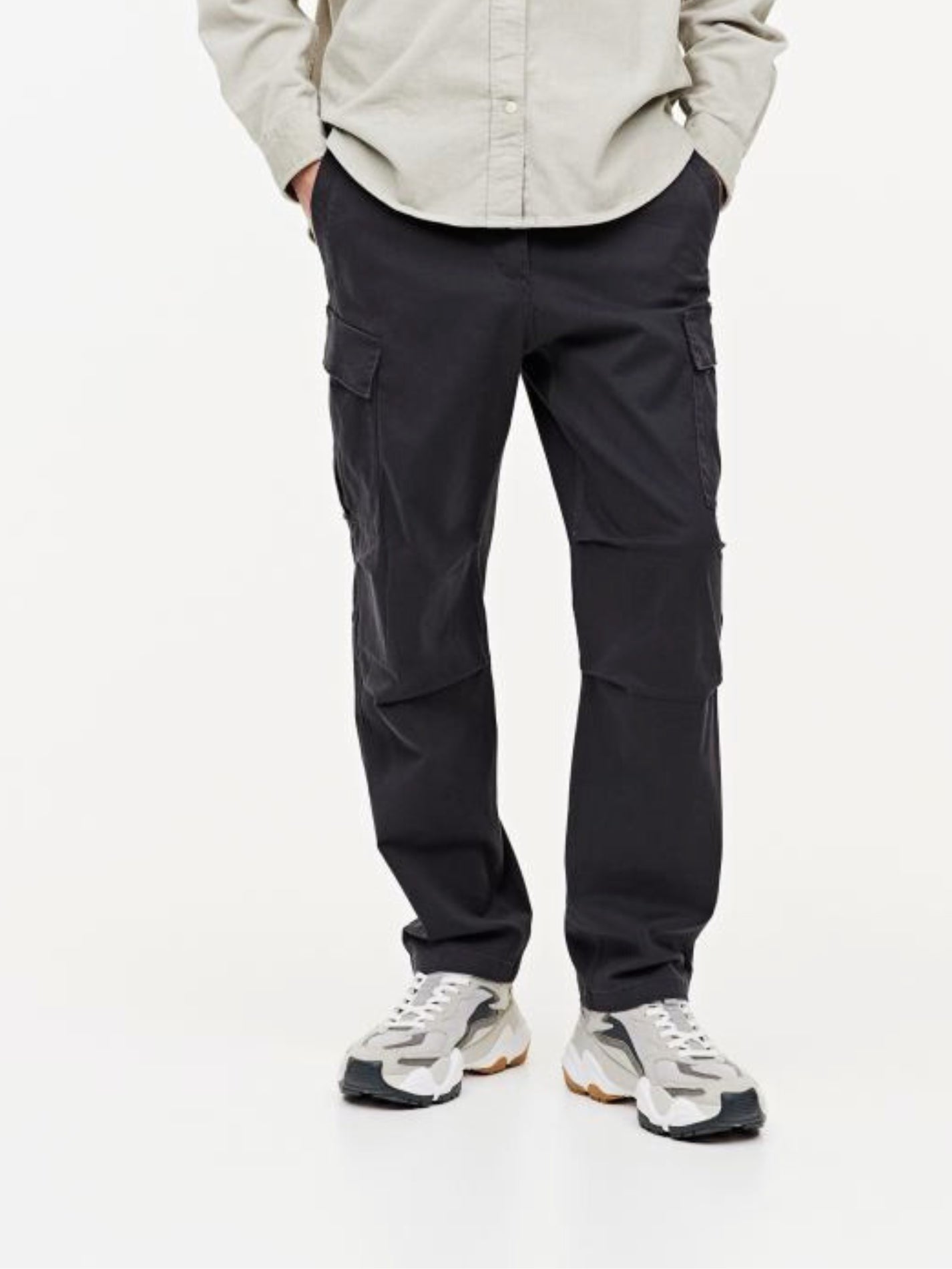 Miniml. Comfy Cargo Pants
